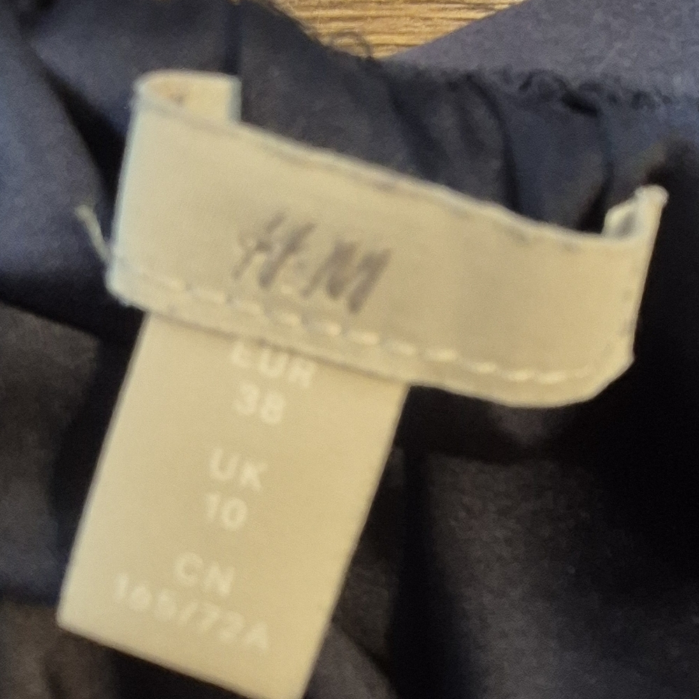 H&M Elegant Navy Pleated Skirt - Picture 4 of 6